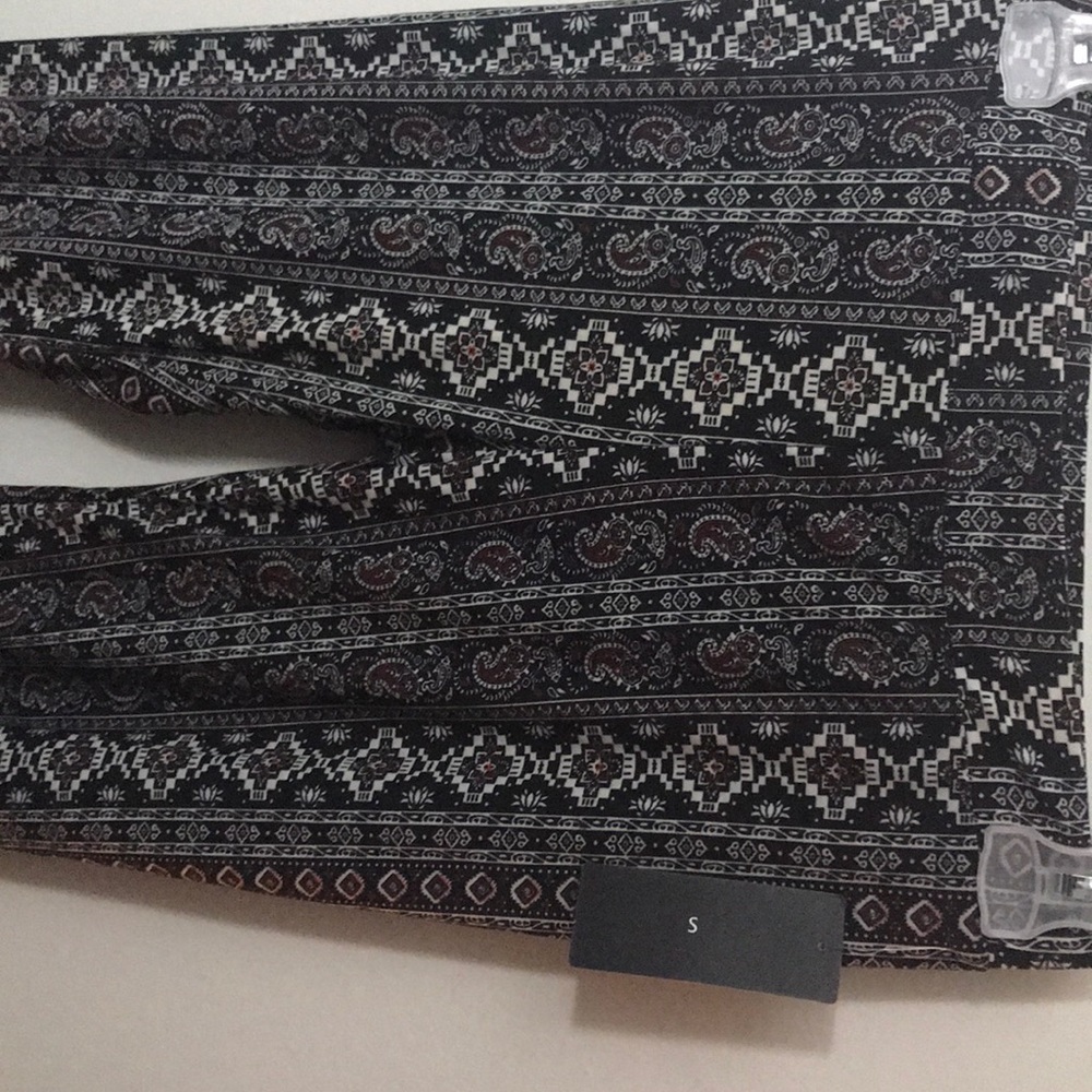 Beautiful designed pants - Picture 3 of 5